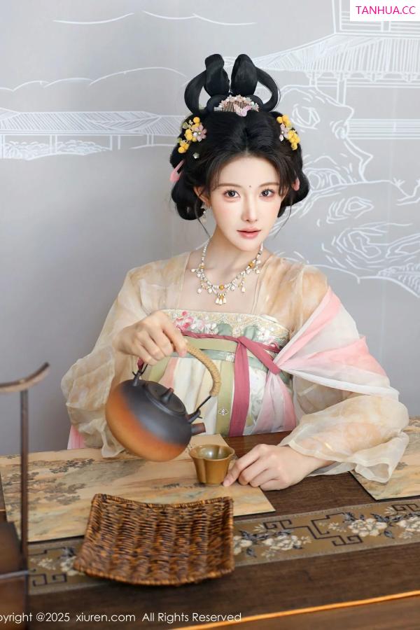   [XiuRen]高清写真图 2025.08.13 No.10645 梨霜儿 古装服饰第3张图片
